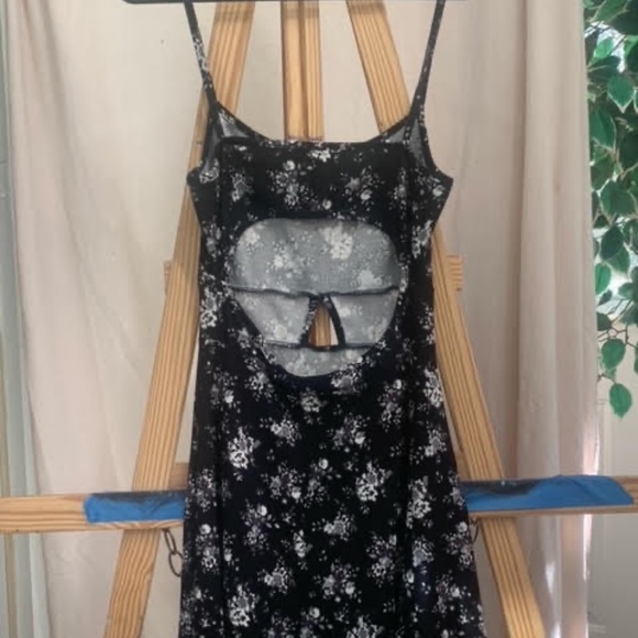 TRENDYLAND Peek-a-Boo Mini Dress - Size L - Picture 4 of 7